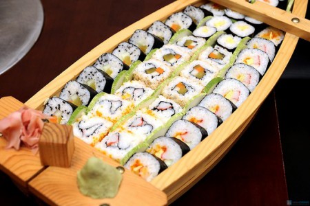 /products/com-cu%e1%bb%99n-rong-bi%e1%bb%83n-%28kimbap%29/